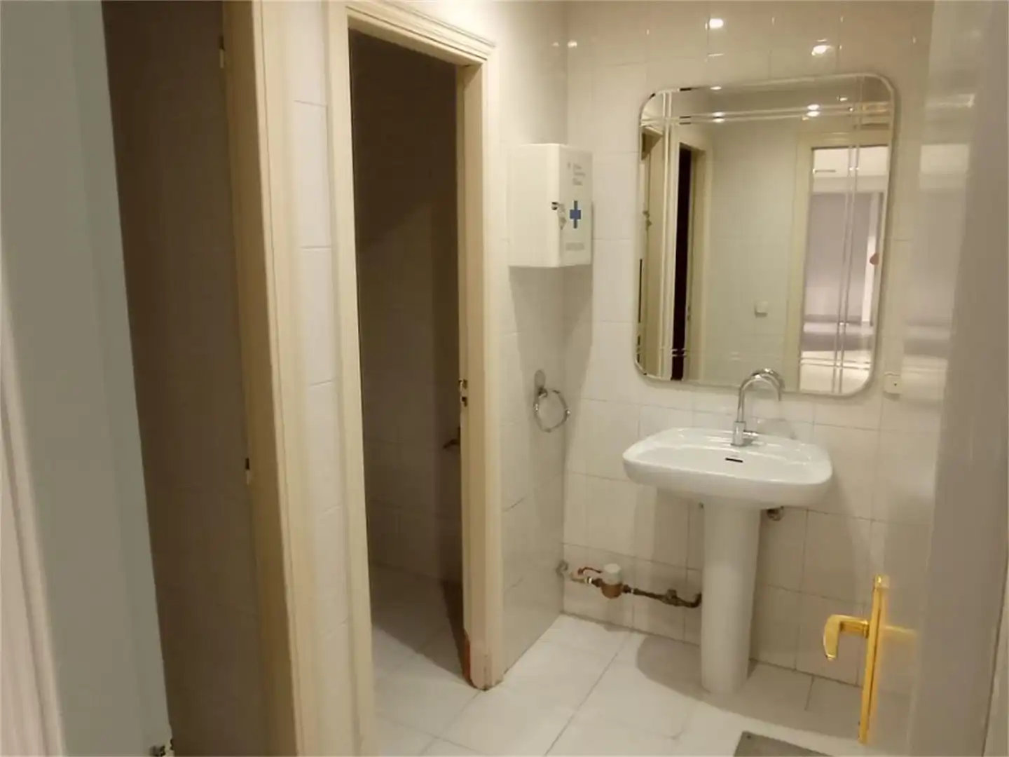 Local de alquiler en Calle Adriano VI, 11, Lovaina Baño de Local de alquiler en Vitoria - Gasteiz con Aire acondicionado y Calefacción
