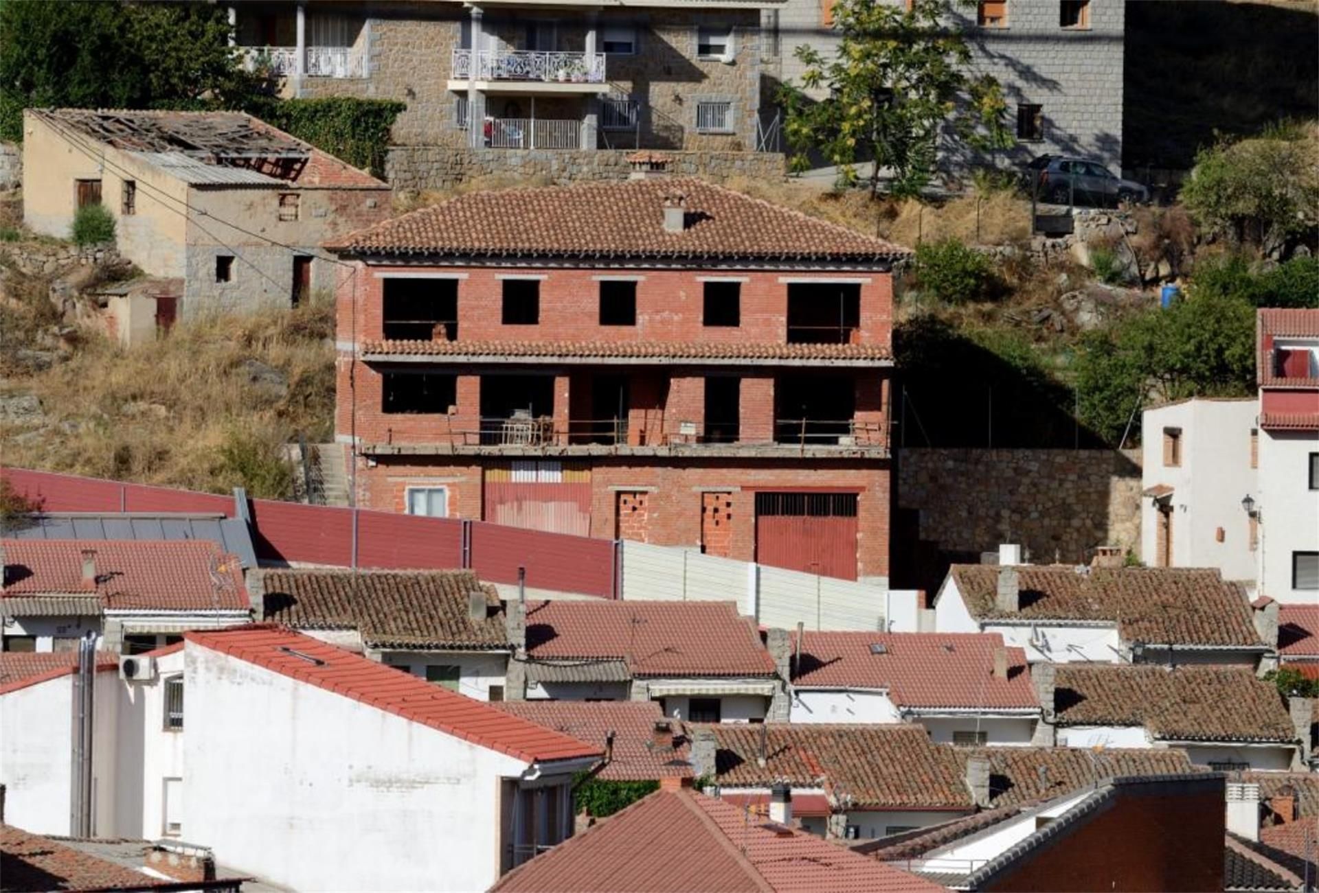 Exterior view of Single-family semi-detached for sale in El Hoyo de Pinares   with Terrace and Balcony