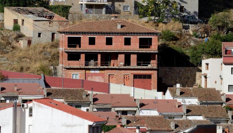 Foto 1 de Casa adosada en venta en Calle del Puente, El Hoyo de Pinares , Ávila