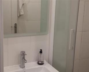 Bathroom of Flat to share in Castelldefels  with Air Conditioner and Terrace