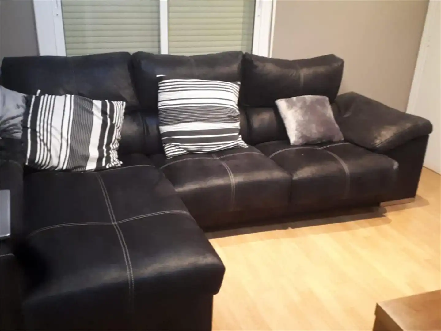 Sala de estar de Piso para compartir en Castelldefels con Aire acondicionado, Calefacción y Jardín privado