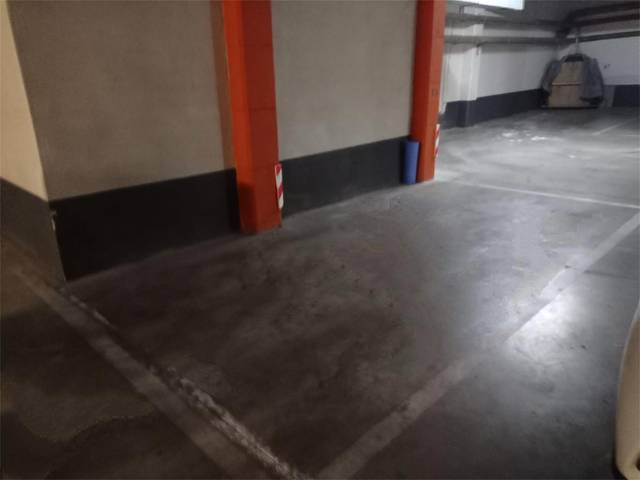 Garaje en Alquiler en Paseo de Juan Pablo II en Ariznabarra