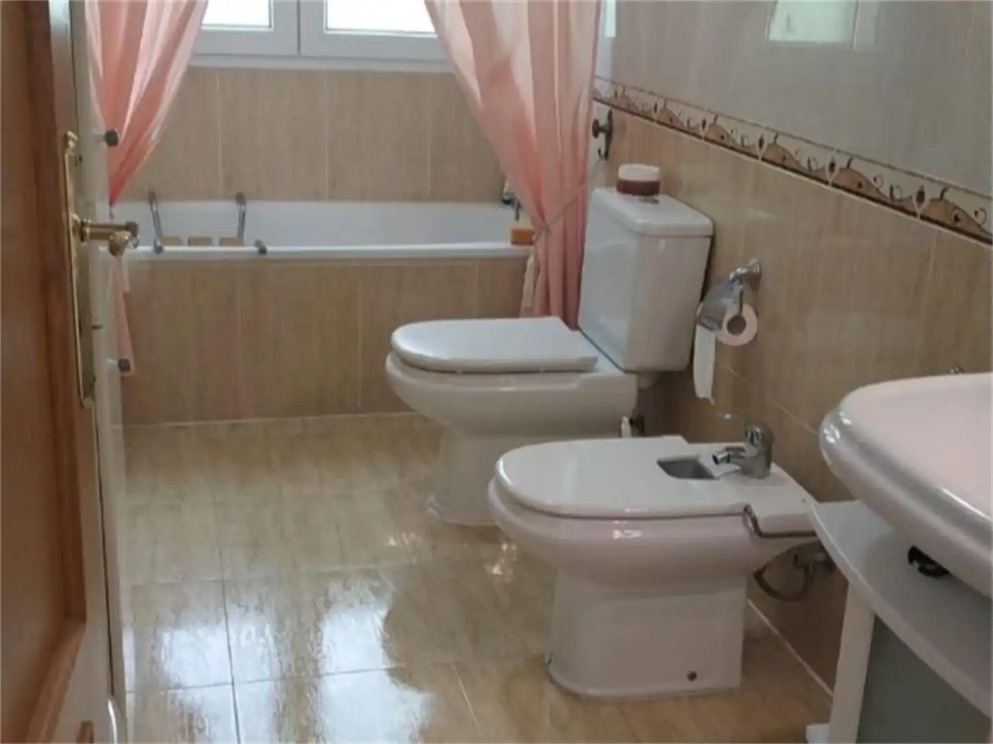 Casa o chalet en venta en Calle Chaparros, 6, Pino Alto - Navarredonda Baño de Casa o chalet en venta en Valdemorillo con Aire acondicionado y Terraza