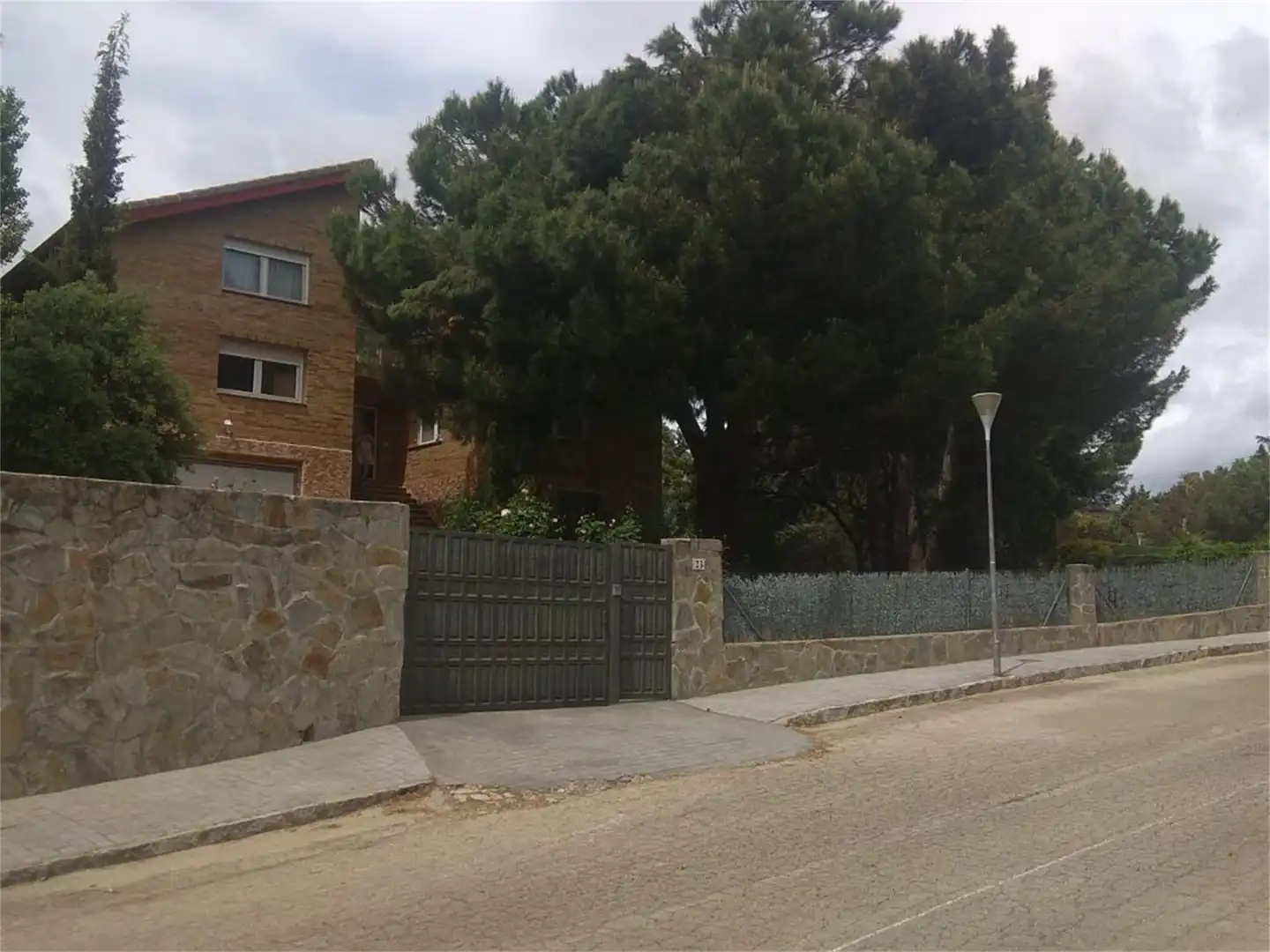 Casa o chalet en venta en Calle Chaparros, 6, Pino Alto - Navarredonda Vista exterior de Casa o chalet en venta en Valdemorillo con Aire acondicionado y Terraza