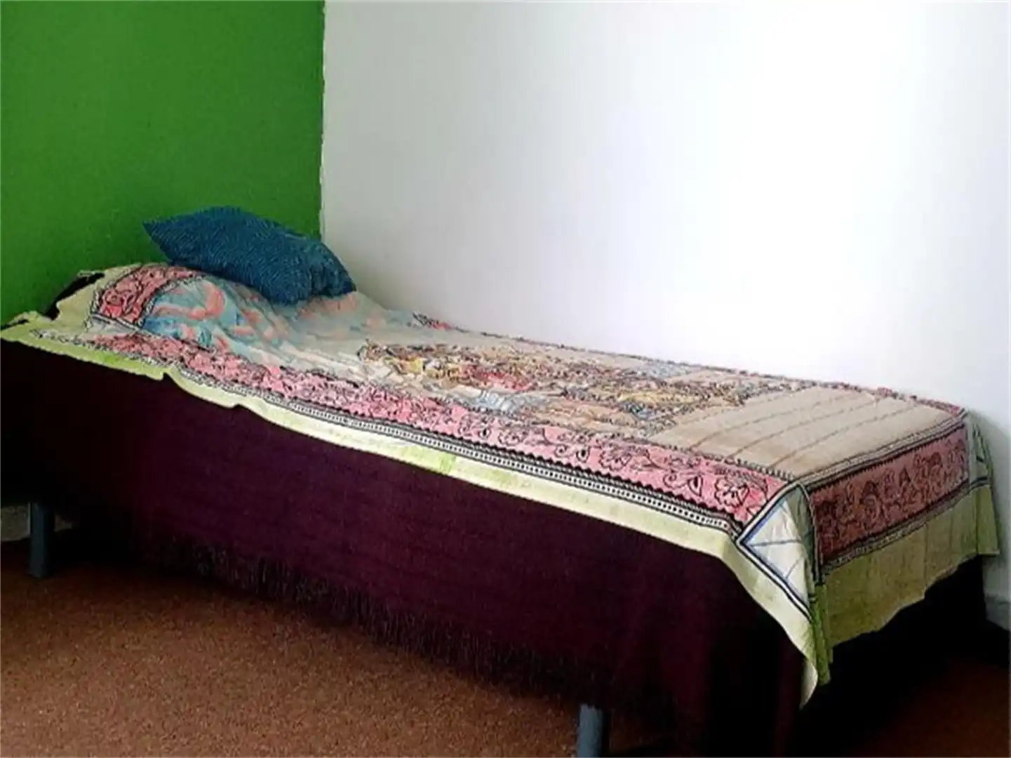 Bedroom of Flat for share in Bermeo  with Oven and Washing machine