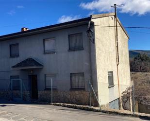 Vista exterior de Casa adosada en venda en Campillo de Ranas amb Jardí privat, Terrassa i Traster