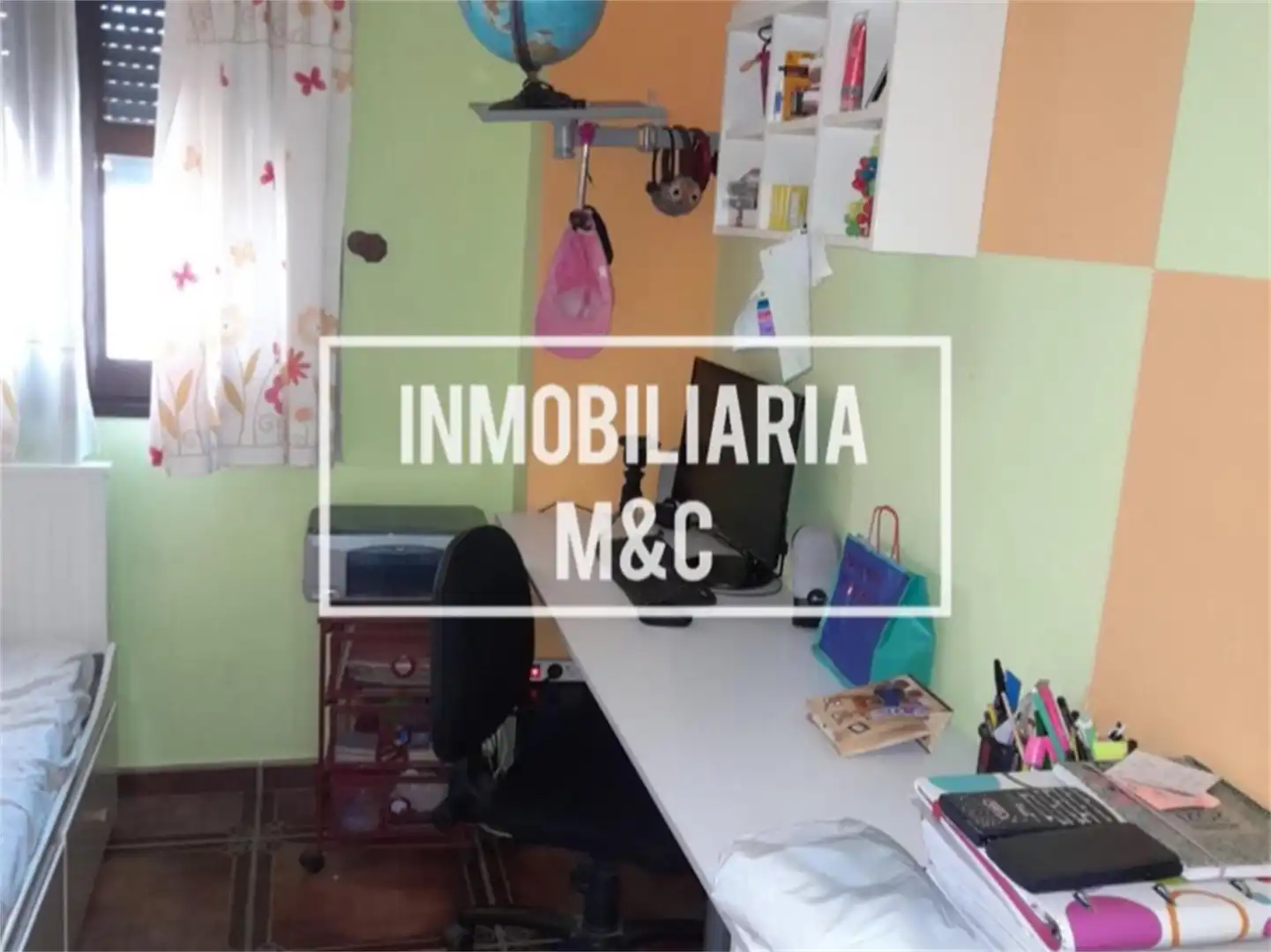 Casa adosada en venta en Calle Perdiz, Salesianos Habitación de Casa adosada en venta en Utrera con Aire acondicionado, Calefacción y Terraza