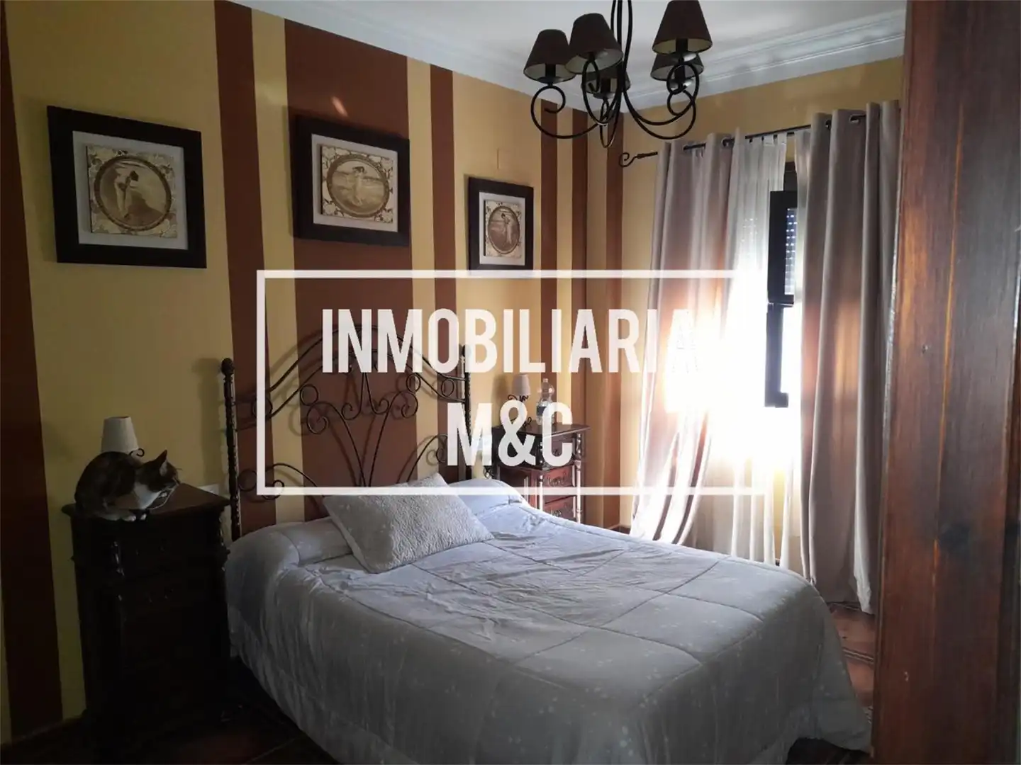 Casa adosada en venta en Calle Perdiz, Salesianos Habitación de Casa adosada en venta en Utrera con Aire acondicionado, Calefacción y Terraza