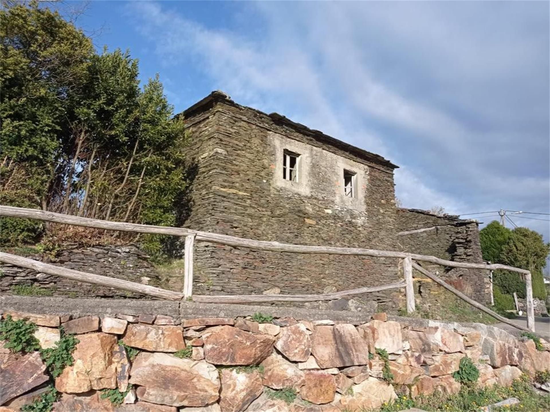 Vista exterior de Casa o xalet en venda en Santa Eulalia de Oscos amb Traster