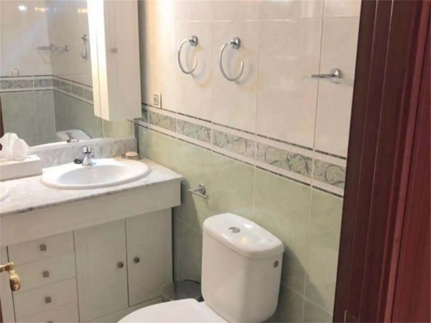 Casa adosada en venta en Calle General Luis Fernández Córdoba, Guadalcázar Baño de Casa adosada en venta en Guadalcázar con Aire acondicionado, Calefacción y Trastero