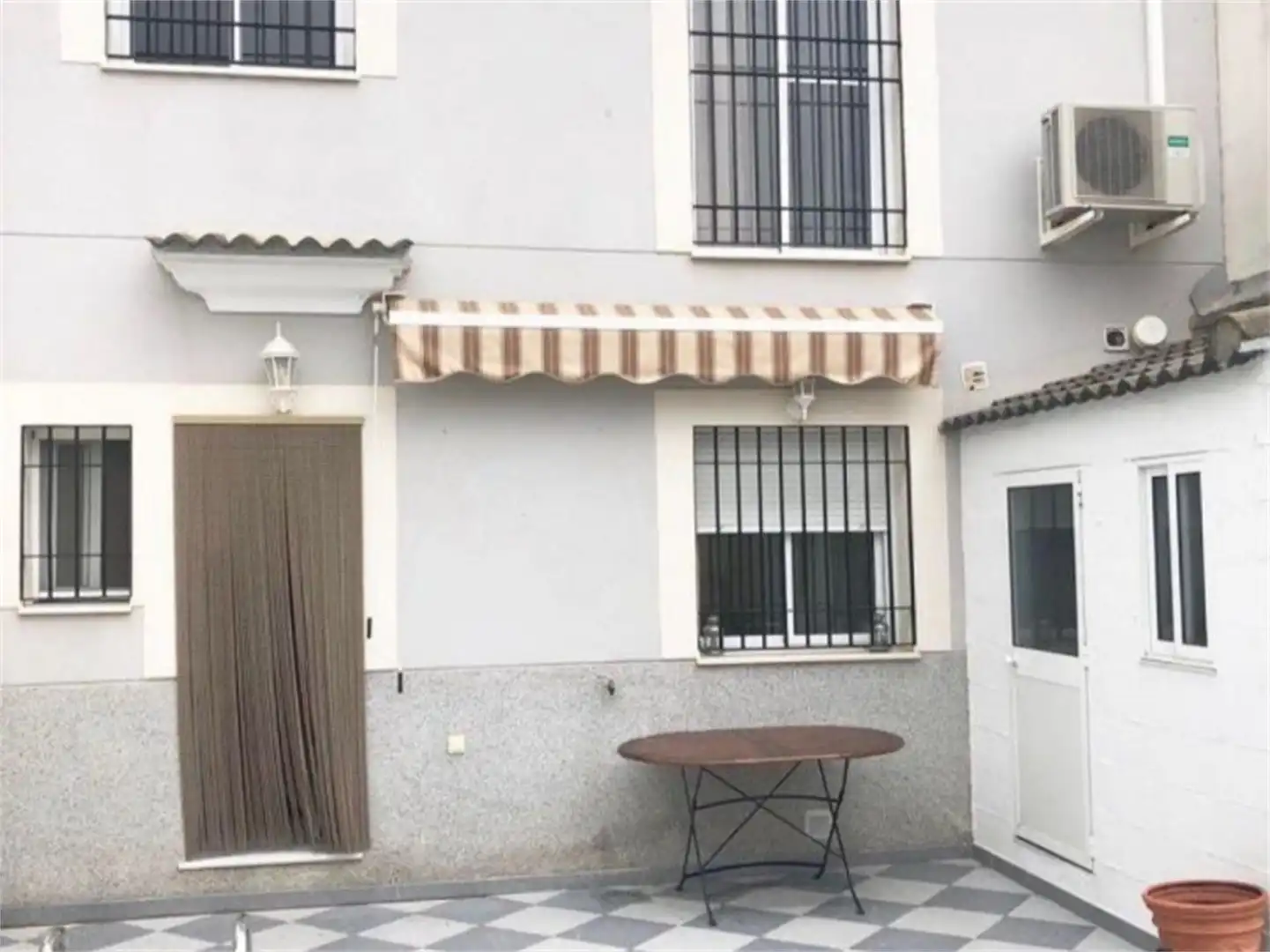 Casa adosada en venta en Calle General Luis Fernández Córdoba, Guadalcázar Vista exterior de Casa adosada en venta en Guadalcázar con Aire acondicionado, Calefacción y Trastero