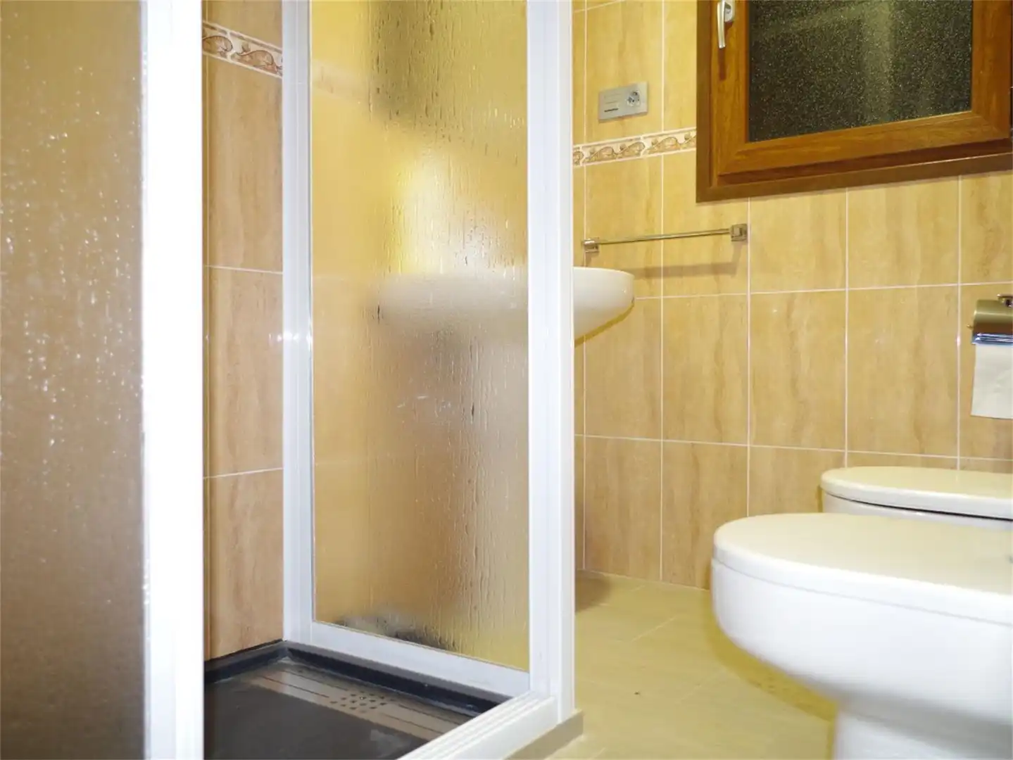 Wohnung zum Verkauf in Plaza de San Pascual, Pinos Puente Badezimmer von Wohnung zum Verkauf in Pinos Puente mit Balkon