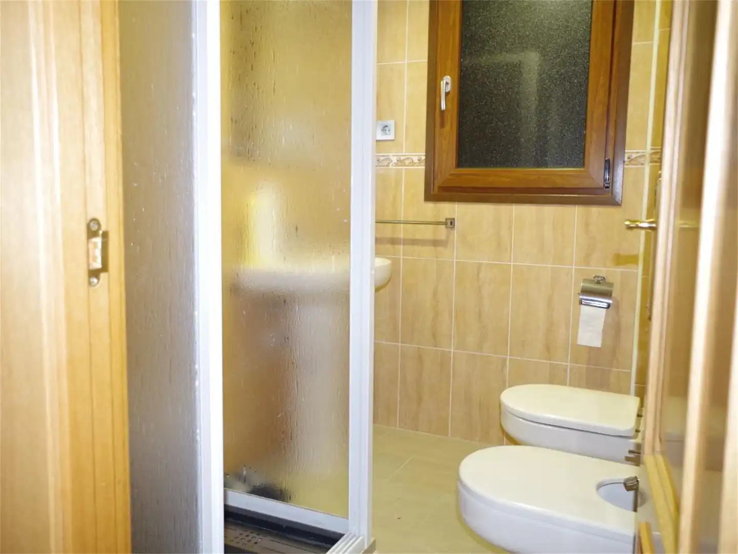 Wohnung zum Verkauf in Plaza de San Pascual, Pinos Puente Badezimmer von Wohnung zum Verkauf in Pinos Puente mit Balkon