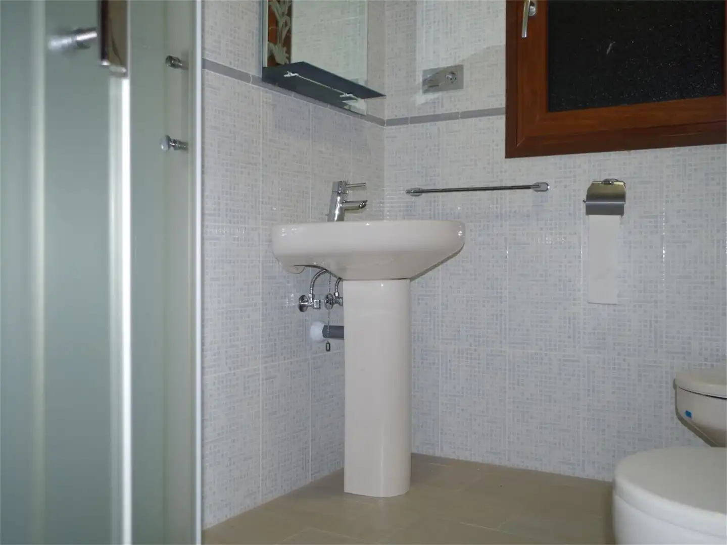 Wohnung zum Verkauf in Plaza de San Pascual, Pinos Puente Badezimmer von Wohnung zum Verkauf in Pinos Puente mit Balkon
