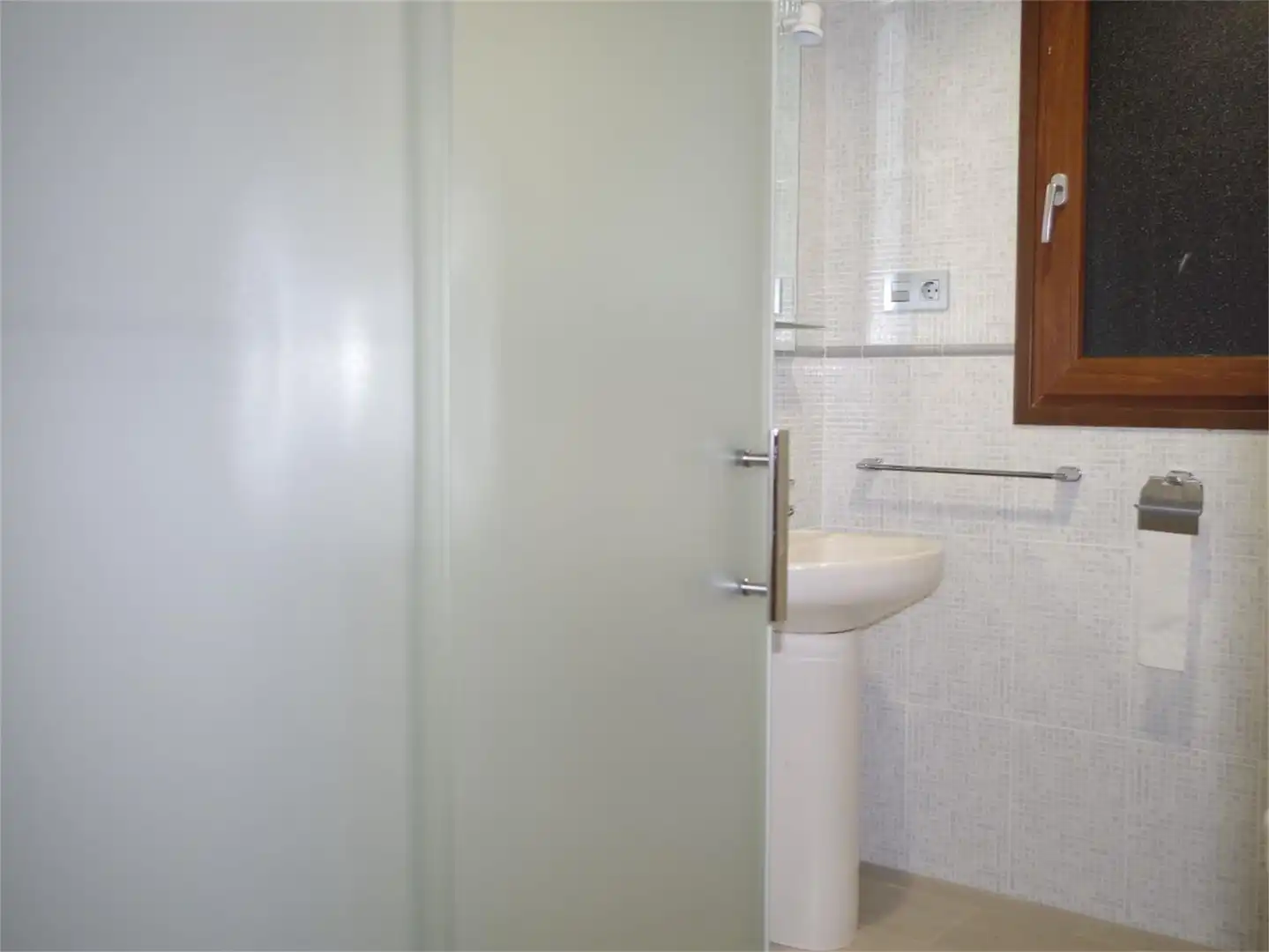 Wohnung zum Verkauf in Plaza de San Pascual, Pinos Puente Badezimmer von Wohnung zum Verkauf in Pinos Puente mit Balkon