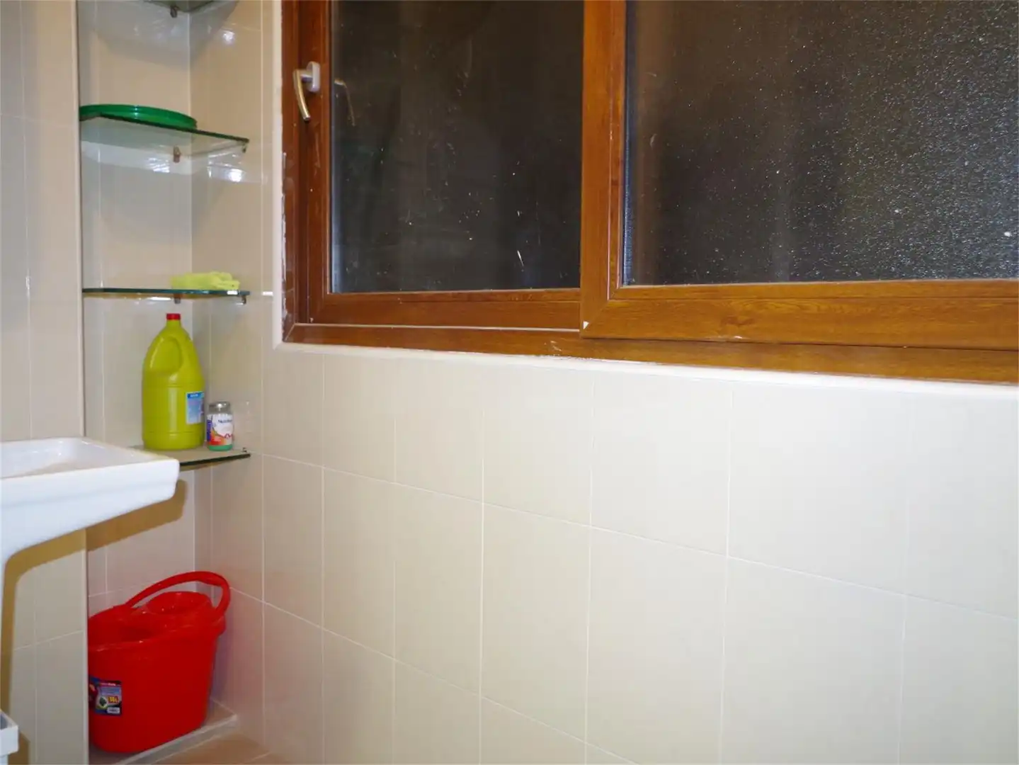 Wohnung zum Verkauf in Plaza de San Pascual, Pinos Puente Badezimmer von Wohnung zum Verkauf in Pinos Puente mit Balkon