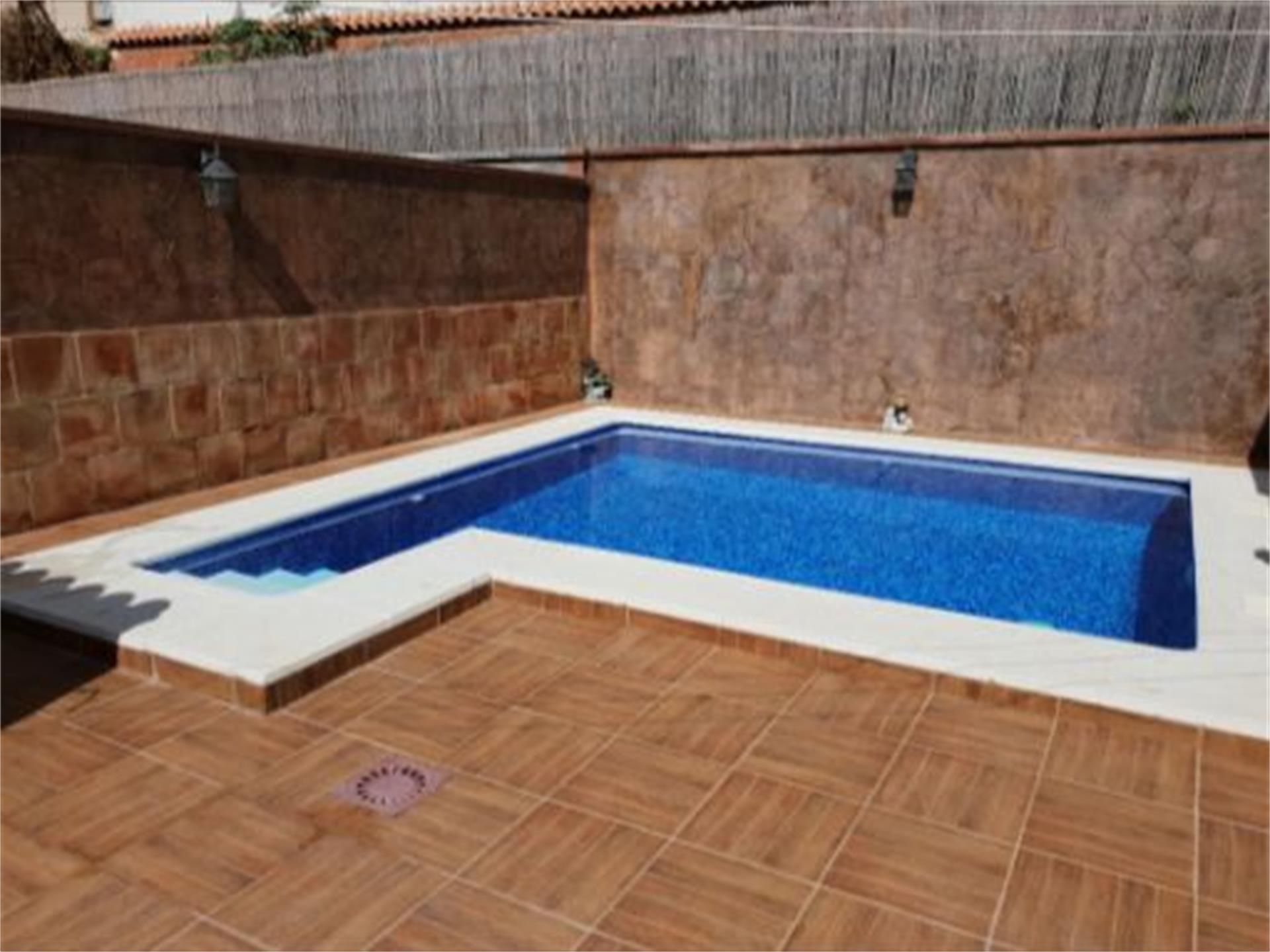 Swimming pool of Single-family semi-detached for sale in Algeciras  with Air Conditioner, Heating and Private garden