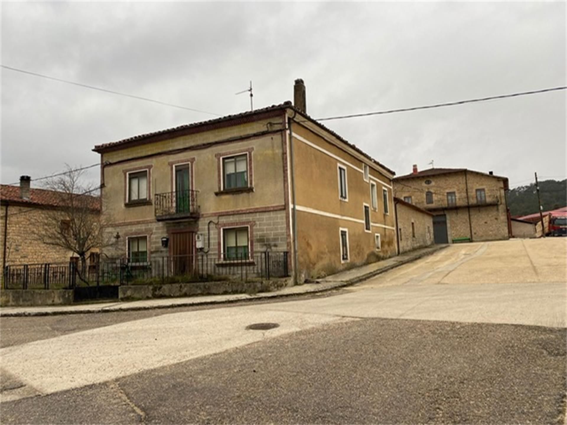 Vista exterior de Casa o xalet en venda en Regumiel de la Sierra