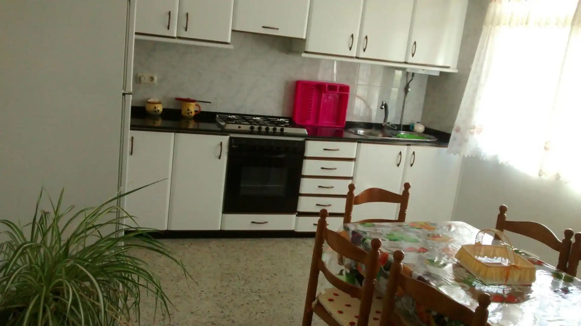 Cocina de Casa o chalet de alquiler en Cariño con Jardín privado, Parquet y Amueblado