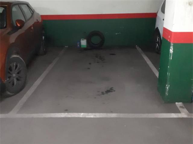 Garaje en Venta en Calle de Valmojado, 147 en Aluche