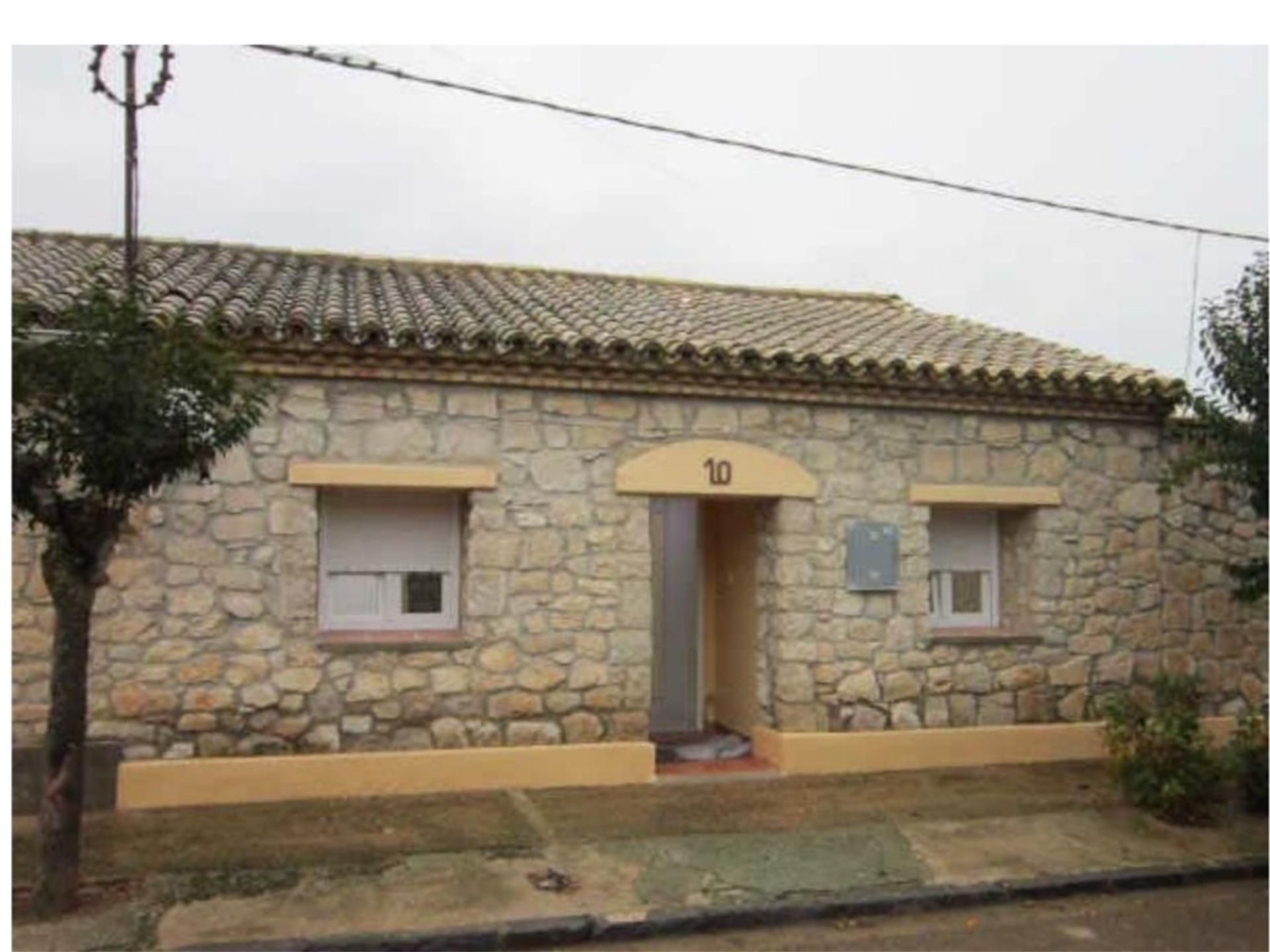 Vista exterior de Casa adosada en venda en Ejea de los Caballeros amb Aire condicionat