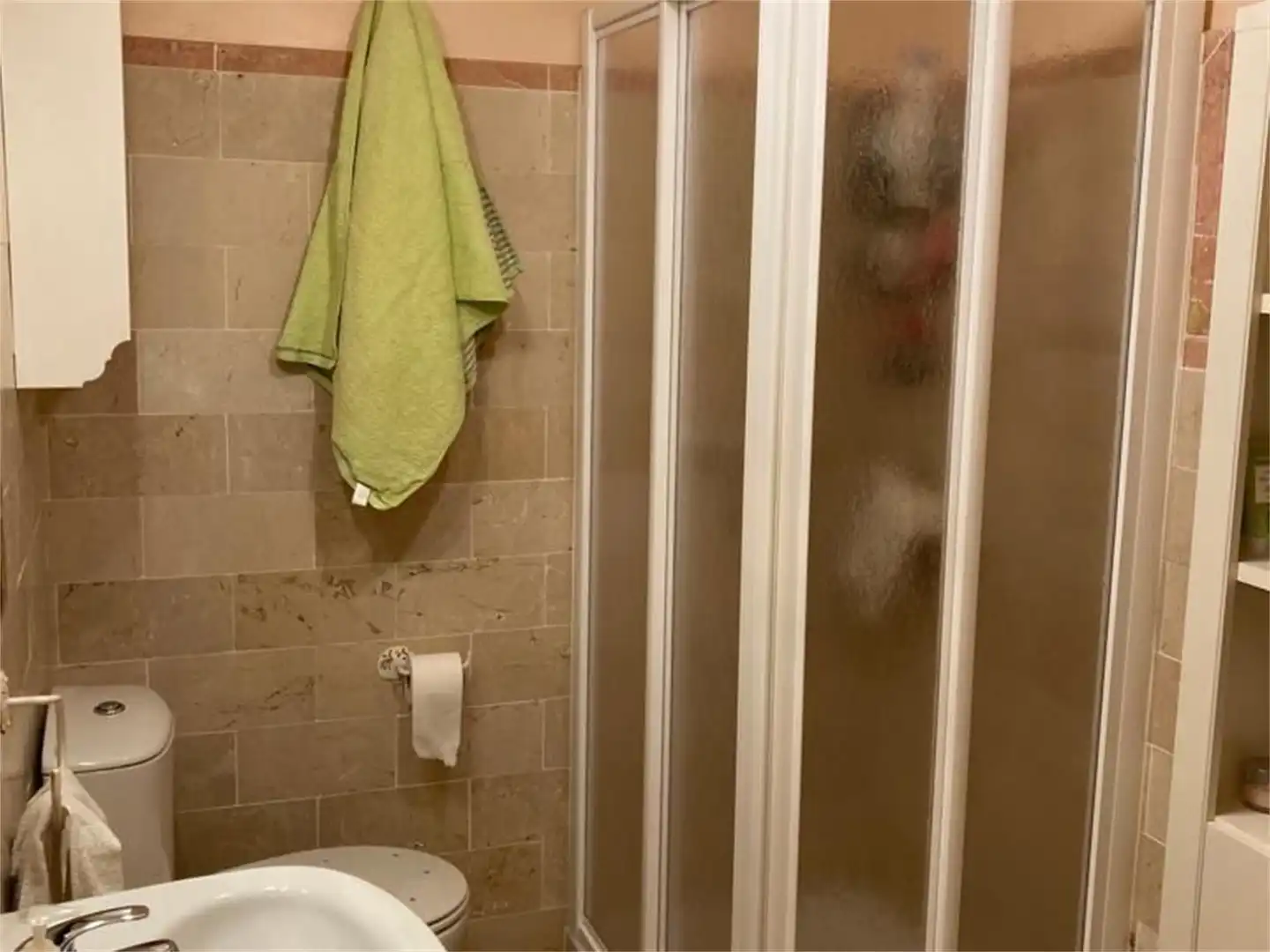 Badezimmer von Einfamilien-Reihenhaus zum Verkauf in Calañas mit Klimaanlage, Terrasse und Abstellraum