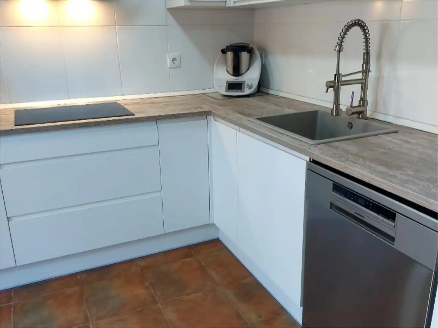Wohnung zum Verkauf in Calle Severiano Ballesteros, Las Pajanosas Küche von Wohnung zum Verkauf in Guillena mit Klimaanlage, Heizung und Privatgarten