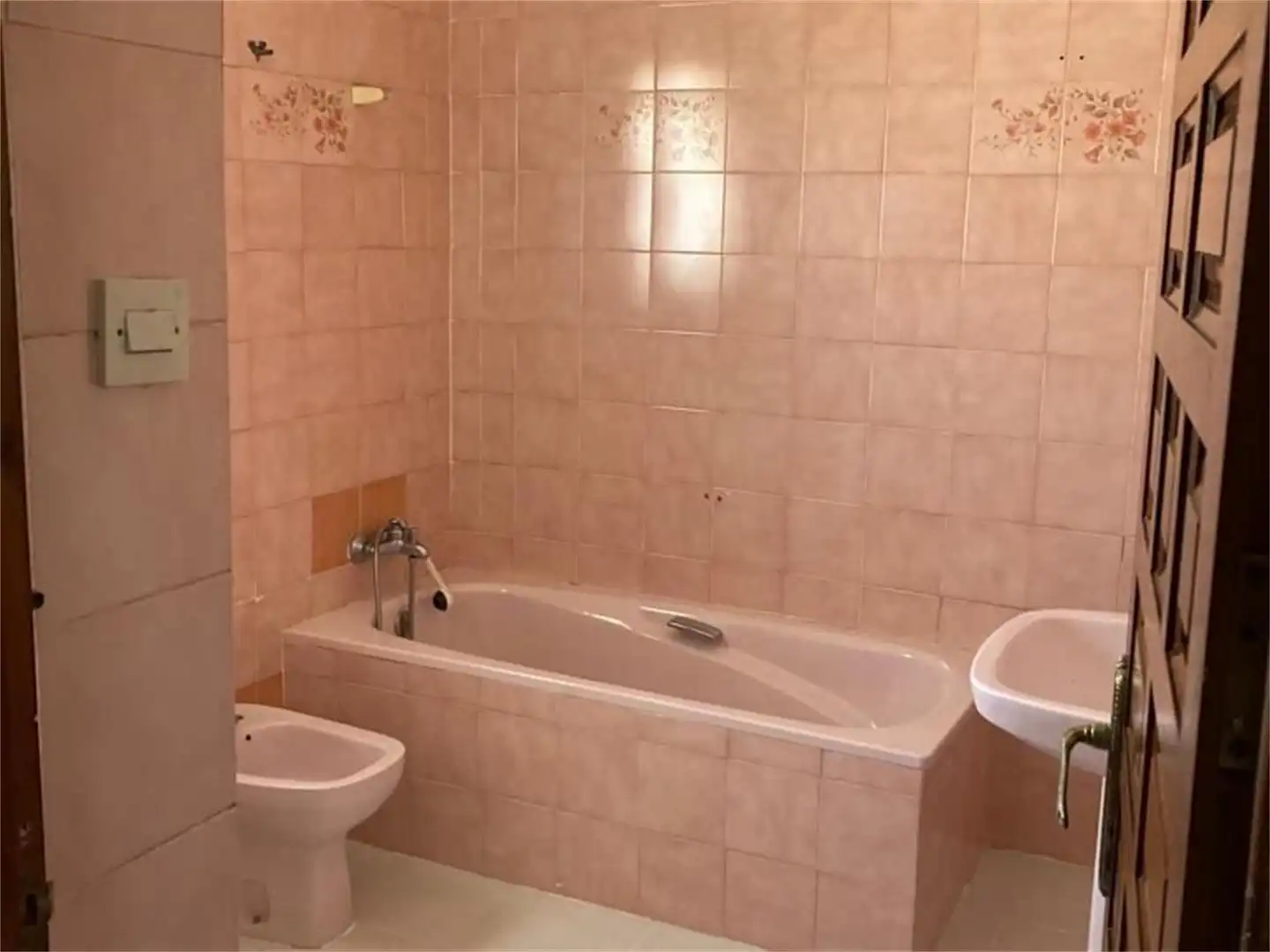 Baño de Casa adosada en venta en La Puebla de los Infantes