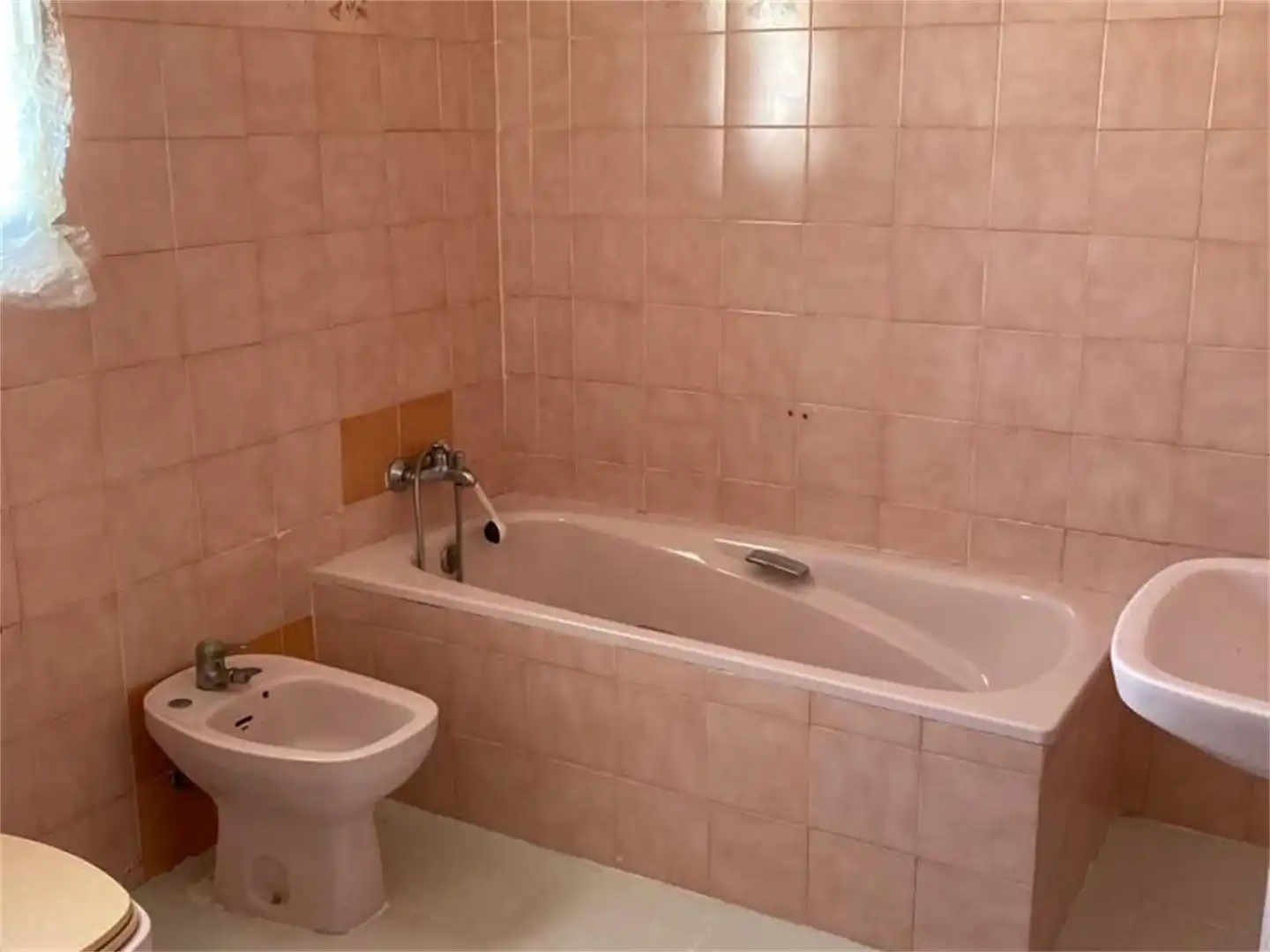 Baño de Casa adosada en venta en La Puebla de los Infantes