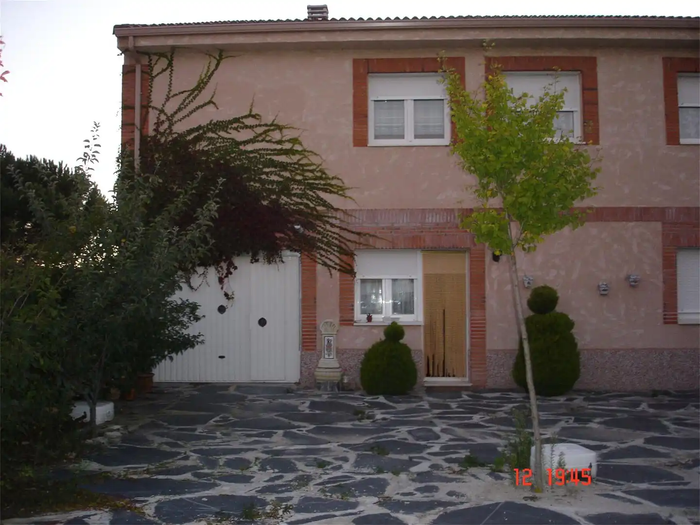 Vista exterior de Casa adosada en venta en Remondo con Calefacción, Jardín privado y Amueblado