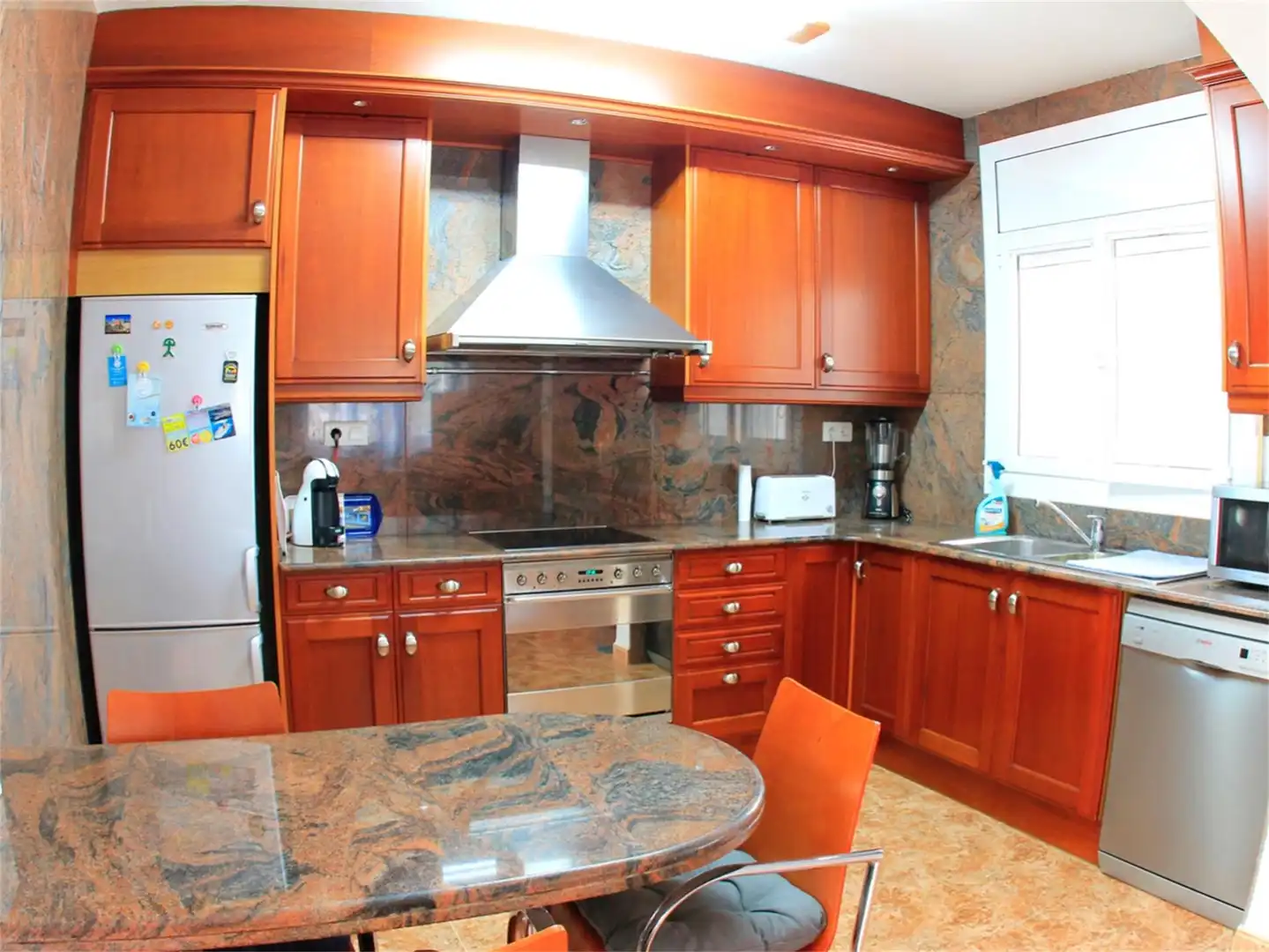 Casa o chalet en venta en Carrer Ginesta, L'Ametlla de Mar pueblo Cocina de Casa o chalet en venta en L'Ametlla de Mar con Terraza, Piscina y Balcón