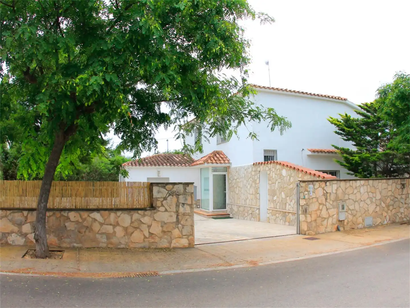 Casa o chalet en venta en Carrer Ginesta, L'Ametlla de Mar pueblo Vista exterior de Casa o chalet en venta en L'Ametlla de Mar con Terraza, Piscina y Balcón