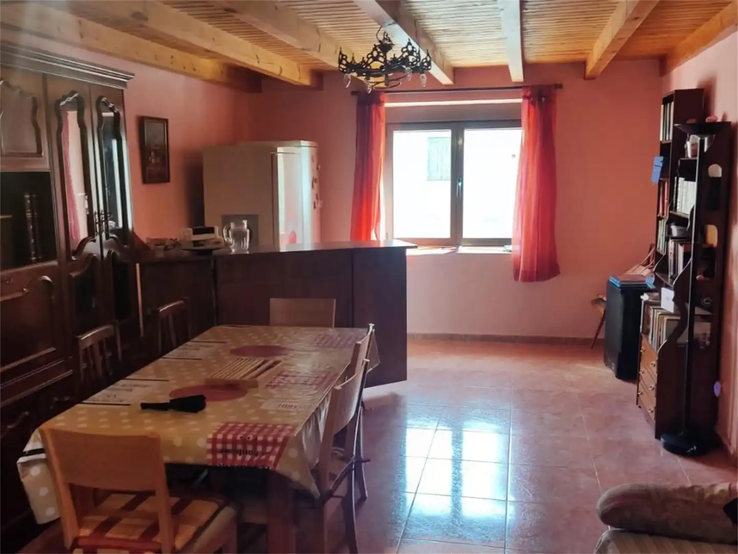 Casa o xalet en venda a Calle Estación, Espinosa de Villagonzalo Menjador de Casa o xalet en venda en Espinosa de Villagonzalo amb Aire condicionat, Calefacció i Jardí privat