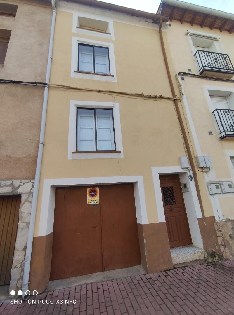 Vista exterior de Casa adosada en venda en Corduente amb Traster, Forn i Rentadora