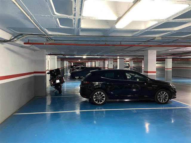 Garaje en Alquiler en Calle Médico Andrés Boldo en Paus - Poligono San Blas