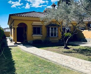 Vista exterior de Casa o xalet en venda en El Puerto de Santa María amb Aire condicionat i Piscina