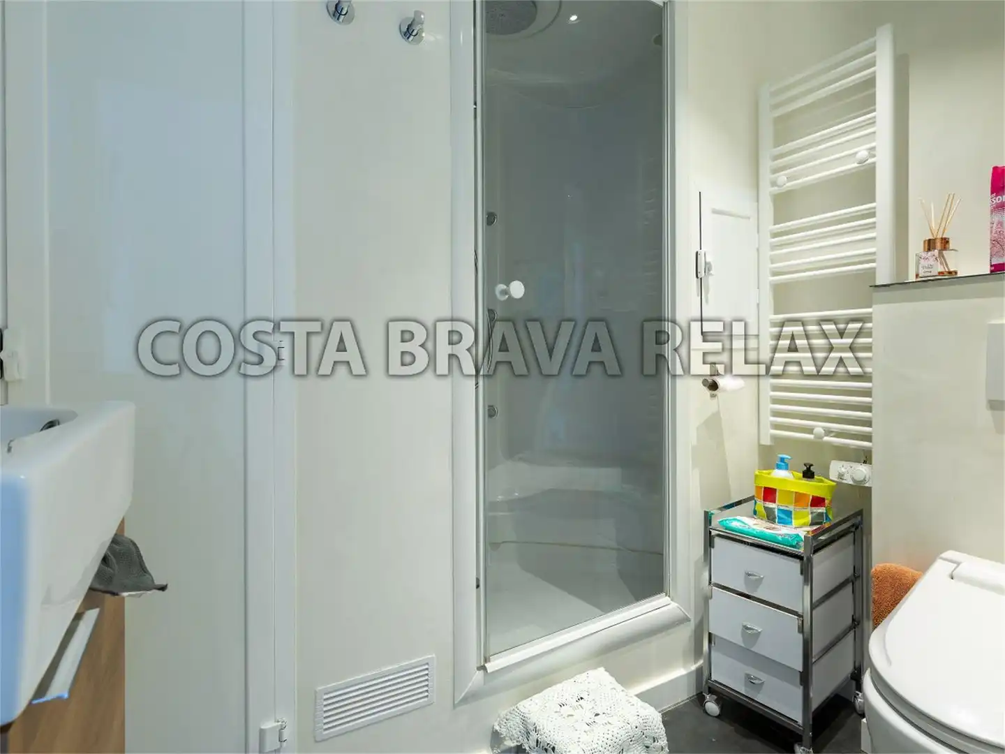 Flat for sale in Carrer d'Antoni Canals, 114, Almadrava - Canyelles - Puig-Rom Bathroom of Flat for sale in Roses with Air Conditioner, Heating and Terrace