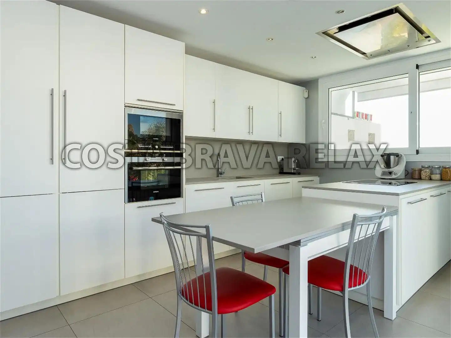 Flat for sale in Carrer d'Antoni Canals, 114, Almadrava - Canyelles - Puig-Rom Kitchen of Flat for sale in Roses with Air Conditioner, Heating and Terrace