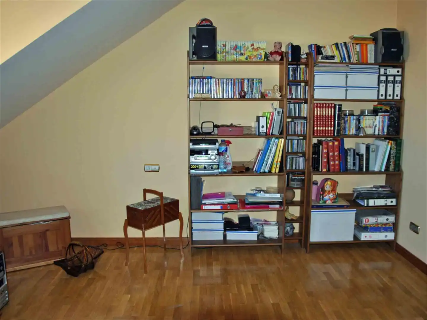 Casa o xalet en venda a Callejón Cristo, 3, Belmonte de Tajo Sala d'estar de Casa o xalet en venda en Belmonte de Tajo amb Aire condicionat, Calefacció i Parquet