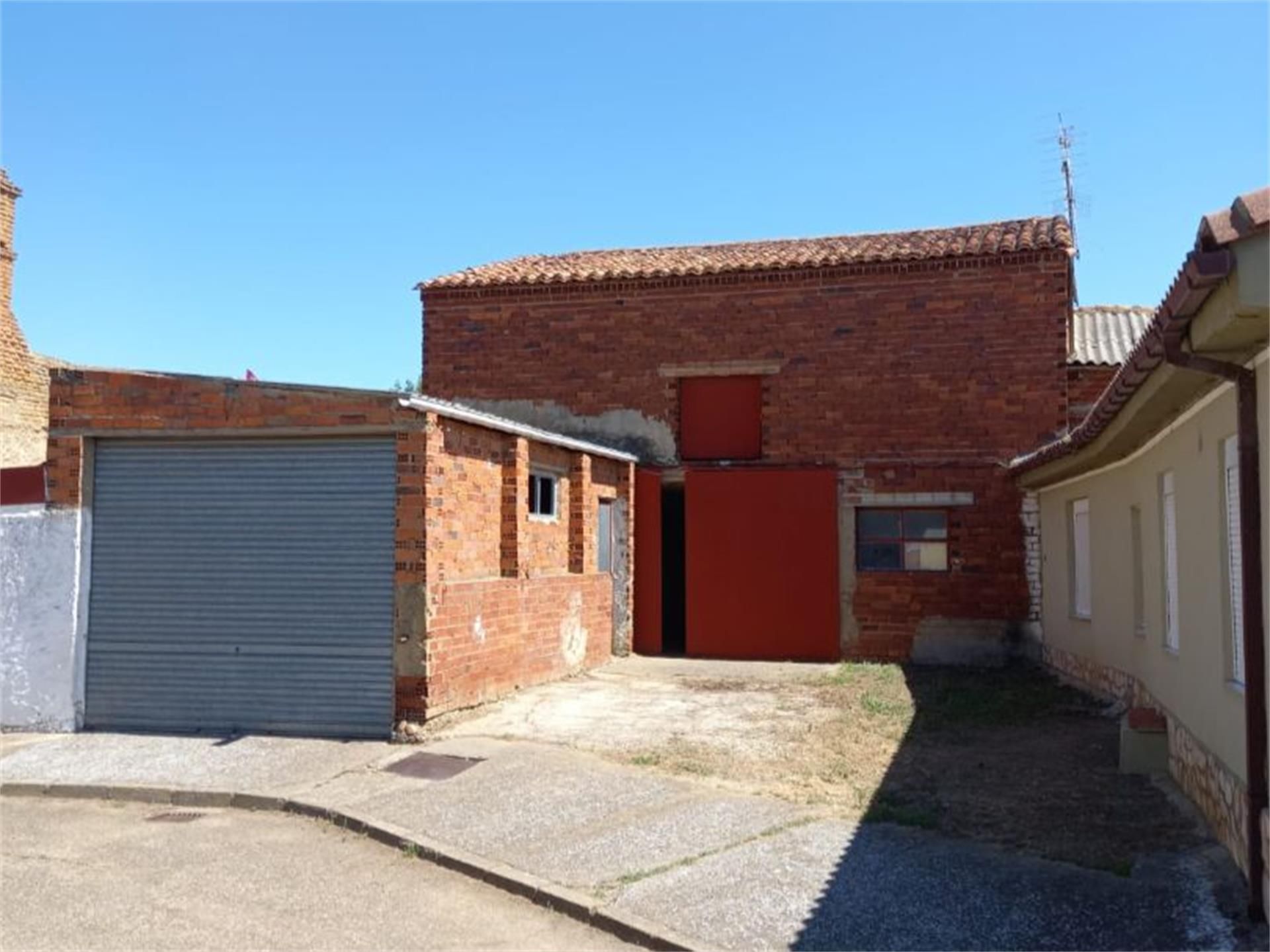 Vista exterior de Finca rústica en venda en Valdepolo amb Jardí privat