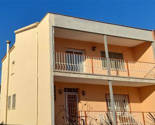 Vista exterior de Casa o xalet en venda en Santa Perpètua de Mogoda amb Terrassa i Balcó