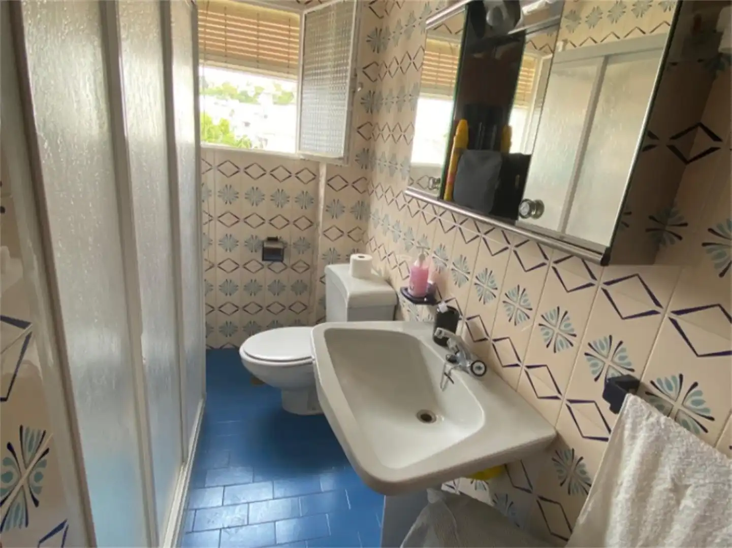 Baño de Piso en venta en Rute con Terraza, Trastero y Amueblado