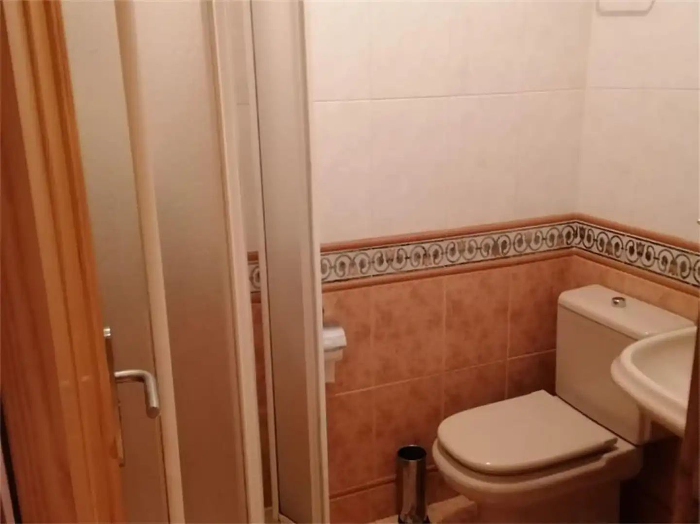 Flat for rent in Rúa Doutor Fleming, Centro Bathroom of Flat for rent in Ourense Capital with Heating, Parquet flooring and Furnished