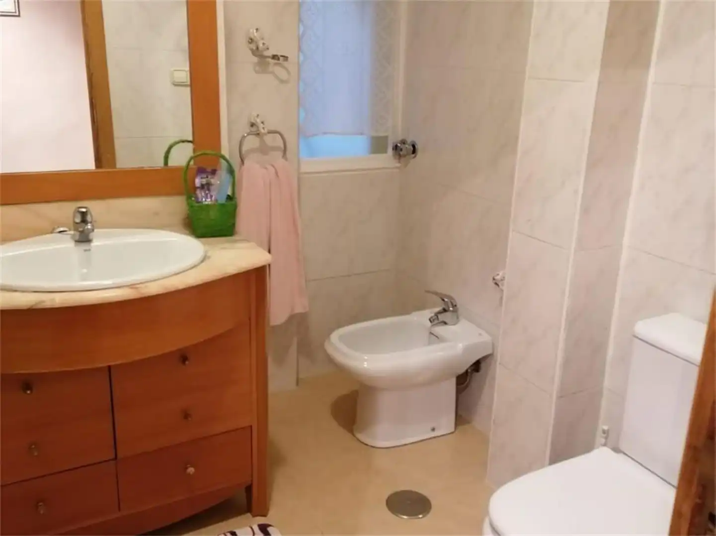 Flat for rent in Rúa Doutor Fleming, Centro Bathroom of Flat for rent in Ourense Capital with Heating, Parquet flooring and Furnished