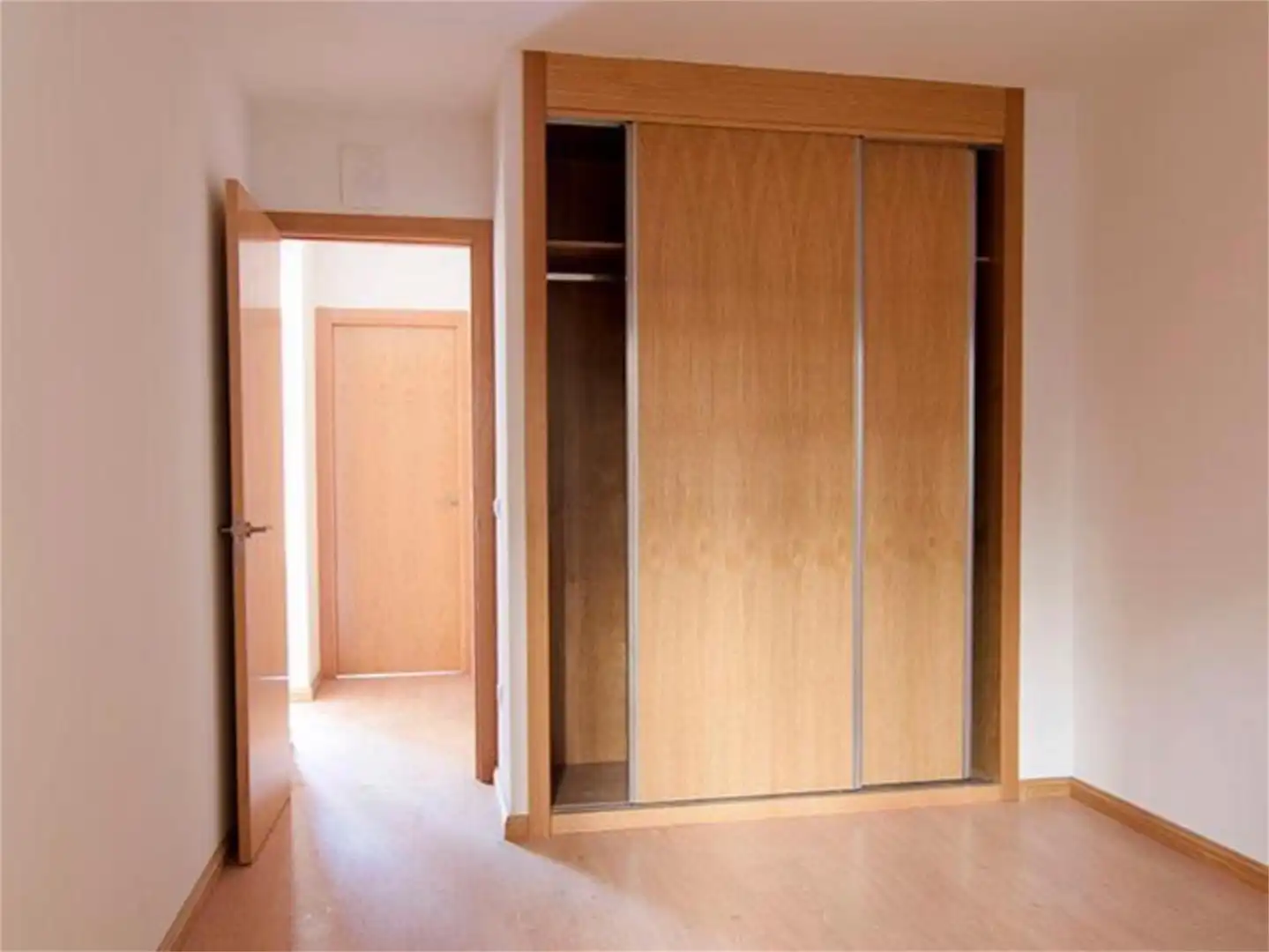 Schlafzimmer von Wohnung zum Verkauf in Cantimpalos mit Heizung, Parkett und Terrasse