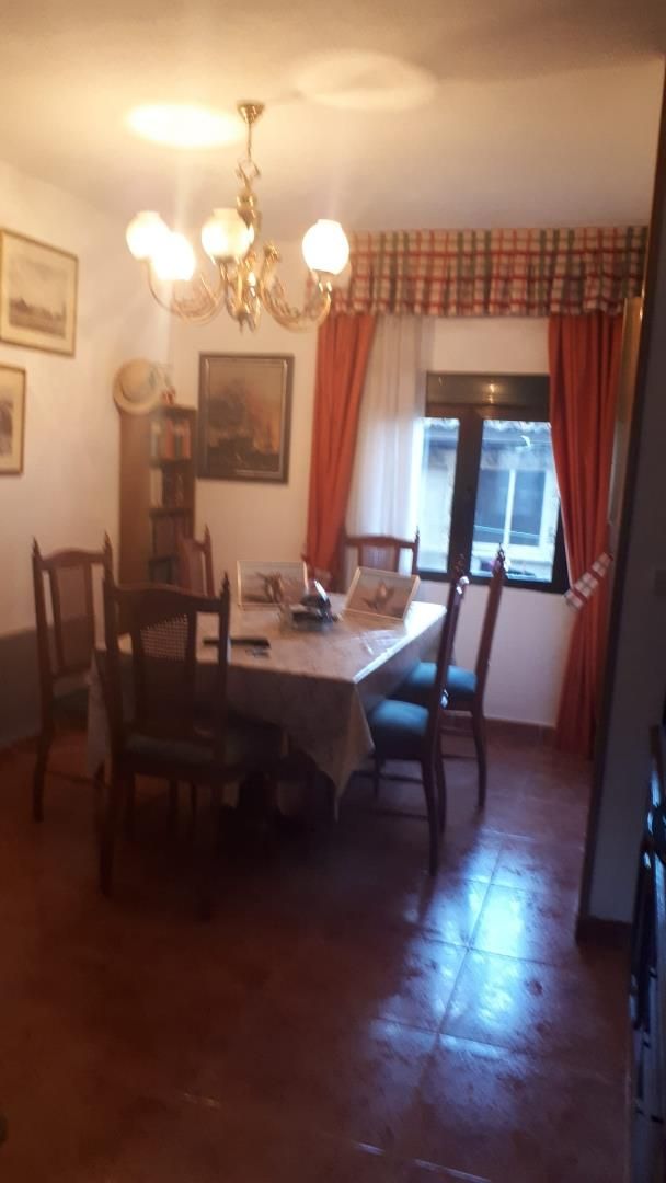 Menjador de Casa adosada en venda en Burgohondo amb Calefacció, Terrassa i Traster