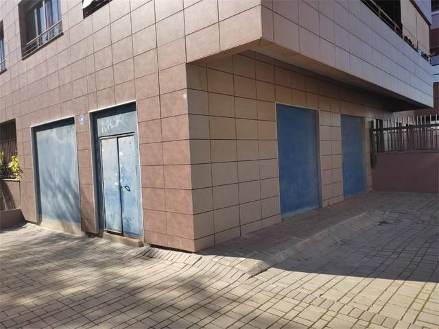 Local comercial en Alquiler en Calle Poetisa María Alfonsina Domínguez en El Cónsul - Ciudad Universitaria - El Romeral