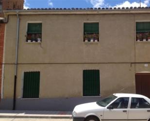 Vista exterior de Casa adosada en venda en Paredes de Nava