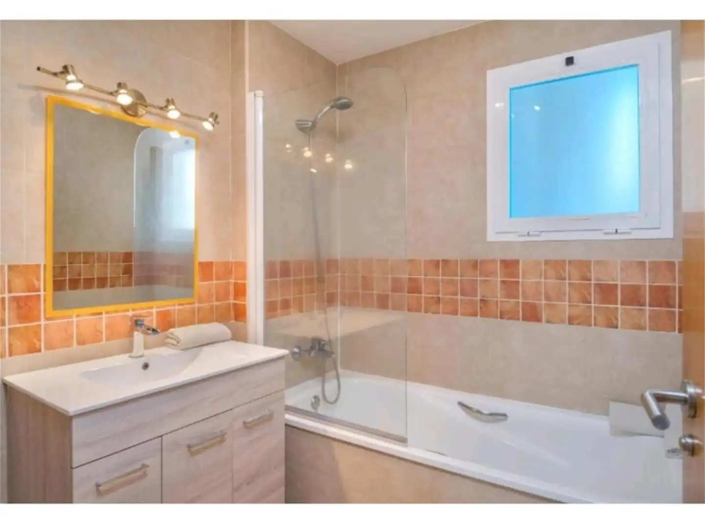 Casa o xalet en venda a Calle el Cercado, Benahavís pueblo Bany de Casa o xalet en venda en Benahavís amb Aire condicionat, Terrassa i Piscina