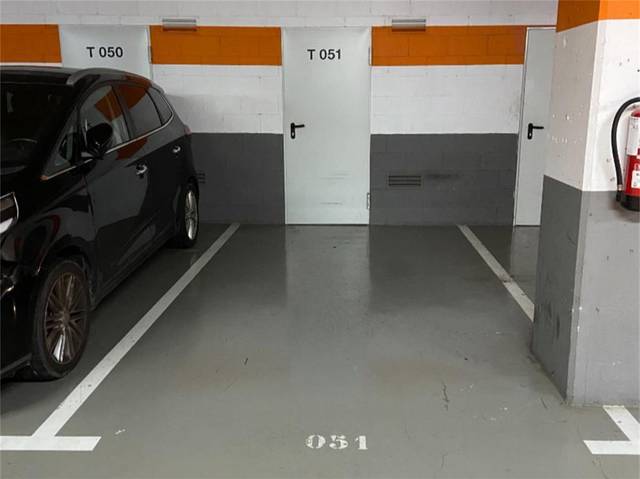 Garaje en Alquiler en Carrer del Penedès en Fontsanta - Fatjó